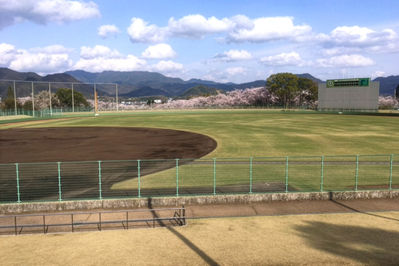 西脇公園の野球場