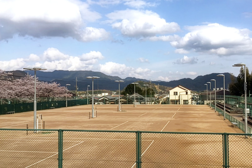 西脇公園のテニスコート